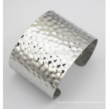 Big metal steel cheap plain Embossed bangles silver cuffs